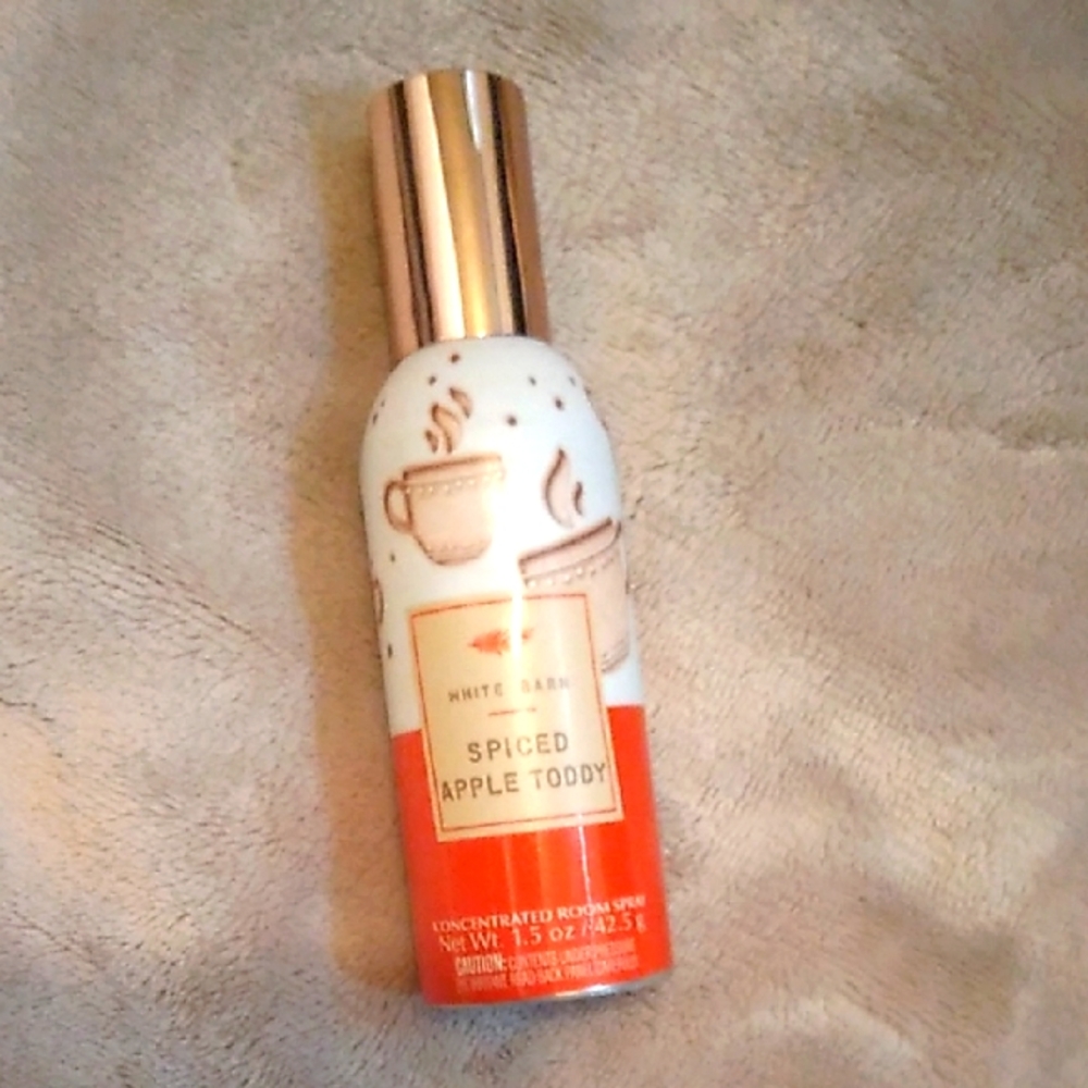White Barn Spiced Apple Toddy Room Spray - Red and White
